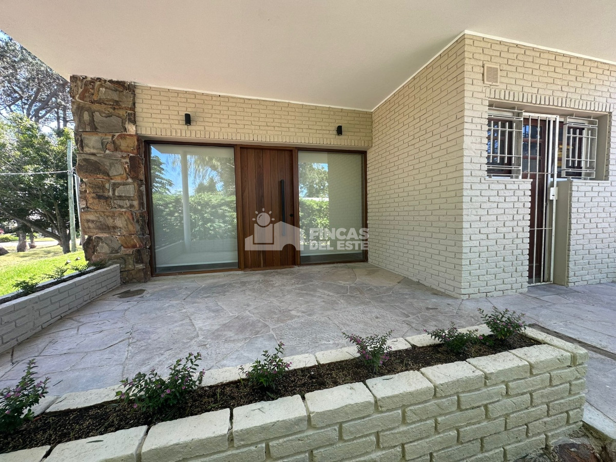 Casa ID.1988/Alquiler-en-Punta-del-Este-de-3-dormitorios - Alquiler en Punta del Este de 3 dormitorios