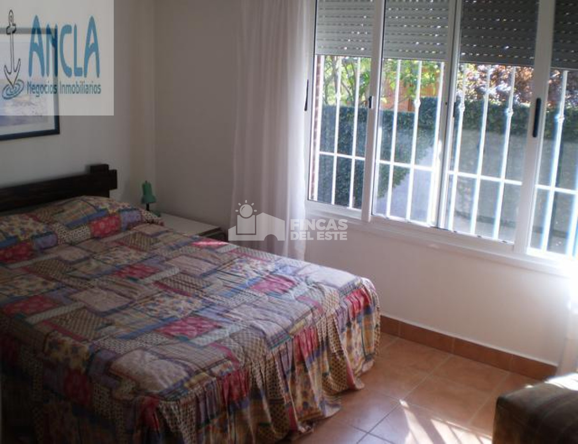 Casa ID.2412/Casa-en-Mansa-de-4-dormitorios-en-alquiler-y-venta-Punta-del-Este - Casa en Mansa de 4 dormitorios en alquiler  y venta- Punta del Este