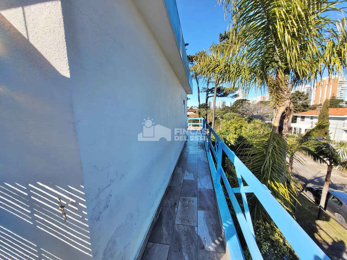 Casa ID.2339/Hermosa-casa-muy-bien-ubicada-en-venta-5-dormitorios-en-Punta-del-Este - Hermosa casa muy bien ubicada en venta 5 dormitorios en Punta del Este