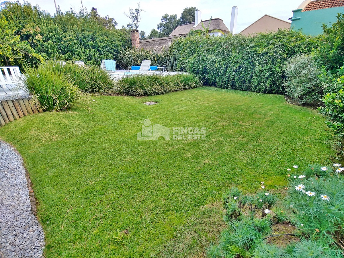 Casa ID.1346/Hermosa-casa-en-Pinares-en-alquiler-de-3-dormitorios - Hermosa casa en Pinares en alquiler de 3 dormitorios