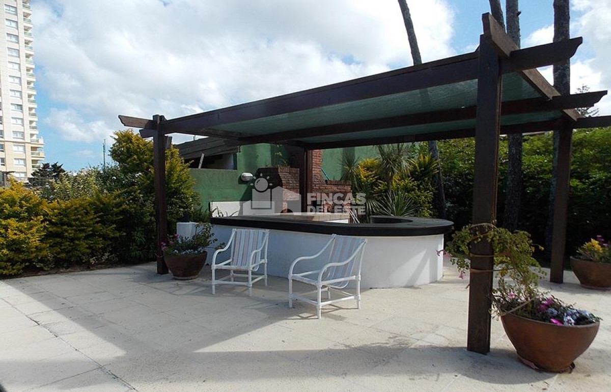 Casa ID.64/Hermosa-casa-de-4-dormitorios-y-5-baños-a-200-metros-del-mar. - Hermosa casa de 4 dormitorios y 5 baños a 200 metros del mar.