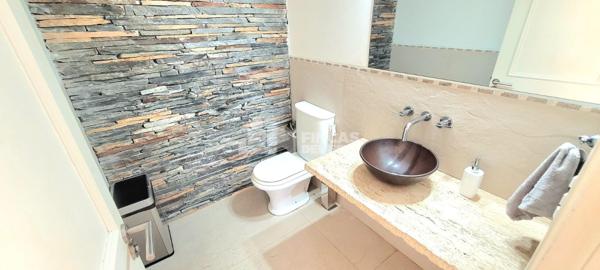 Casa ID.2433/Casa-en-venta-y-alquiler-en-Punta-del-Este-de-5-dormitorios- - Casa en venta y alquiler en Punta del Este de 5 dormitorios 