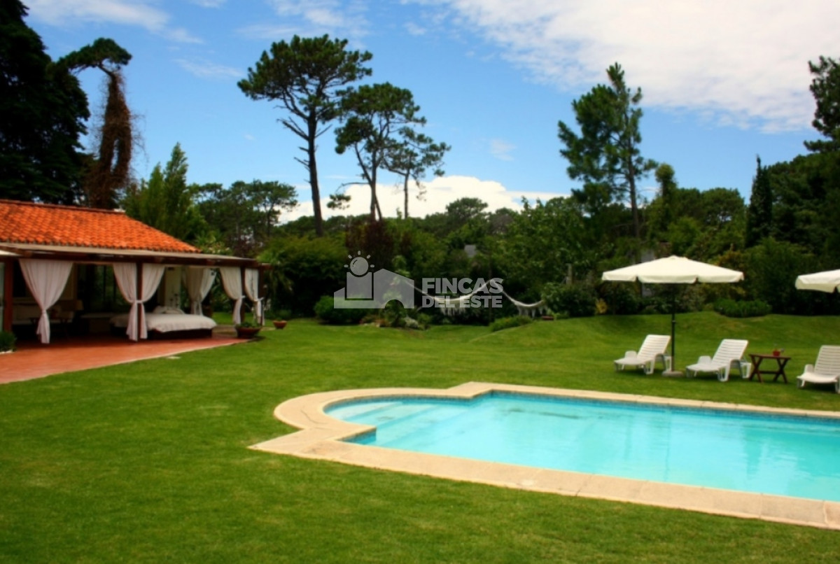 Casa ID.2355/Casa-en-alquiler-de-enero-4-dormitorios-en-Cantegril-Punta-del-este- - Casa en alquiler de enero 4 dormitorios en Cantegril  Punta del este 