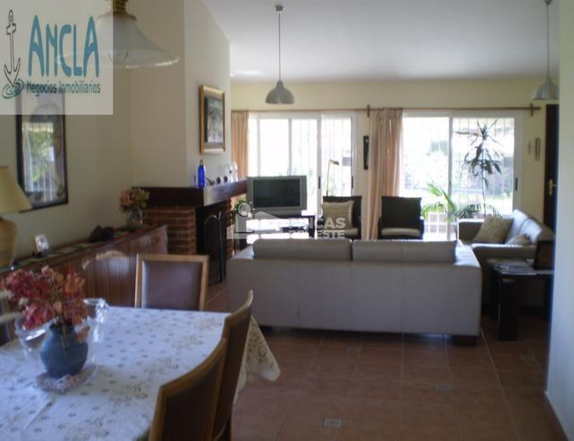 Casa ID.2412/Casa-en-Mansa-de-4-dormitorios-en-alquiler-y-venta-Punta-del-Este - Casa en Mansa de 4 dormitorios en alquiler  y venta- Punta del Este