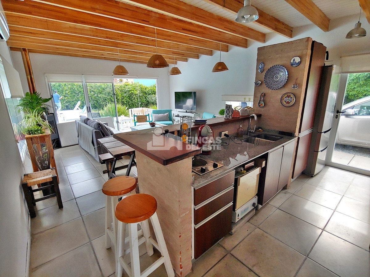 Casa ID.1346/Hermosa-casa-en-Pinares-en-alquiler-de-3-dormitorios - Hermosa casa en Pinares en alquiler de 3 dormitorios