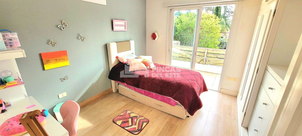 Casa ID.2433/Casa-en-venta-y-alquiler-en-Punta-del-Este-de-5-dormitorios- - Casa en venta y alquiler en Punta del Este de 5 dormitorios 