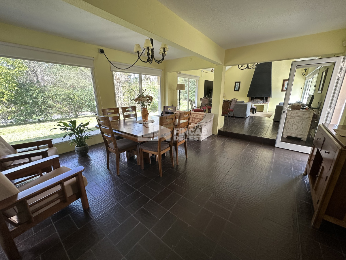 Casa ID.2362/Excelente-casa-en-alquiler-de-temporada-de-3-dormitorios-mas-dependencia-Piscina-y-barbacoa-Punta-del-Este - Excelente casa en alquiler de temporada de 3 dormitorios mas dependencia- Piscina y barbacoa- Punta del Este