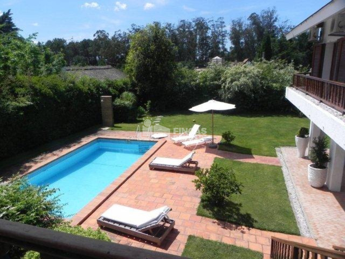 Casa ID.2372/Importante-casa-de-6-Dormitorios-en-alquiler-de-temporada-Punta-del-Este - Importante casa de 6 Dormitorios en alquiler de temporada- Punta del Este