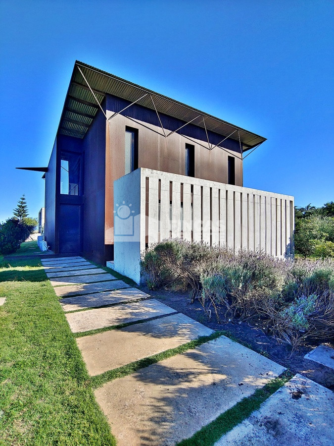 Casa ID.1238 - Casa en Manantiales, Punta Piedras