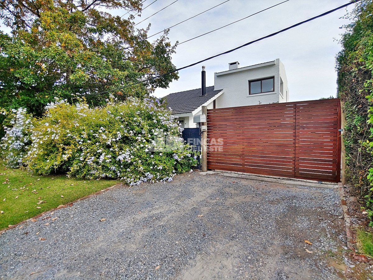 Casa ID.1346/Hermosa-casa-en-Pinares-en-alquiler-de-3-dormitorios - Hermosa casa en Pinares en alquiler de 3 dormitorios