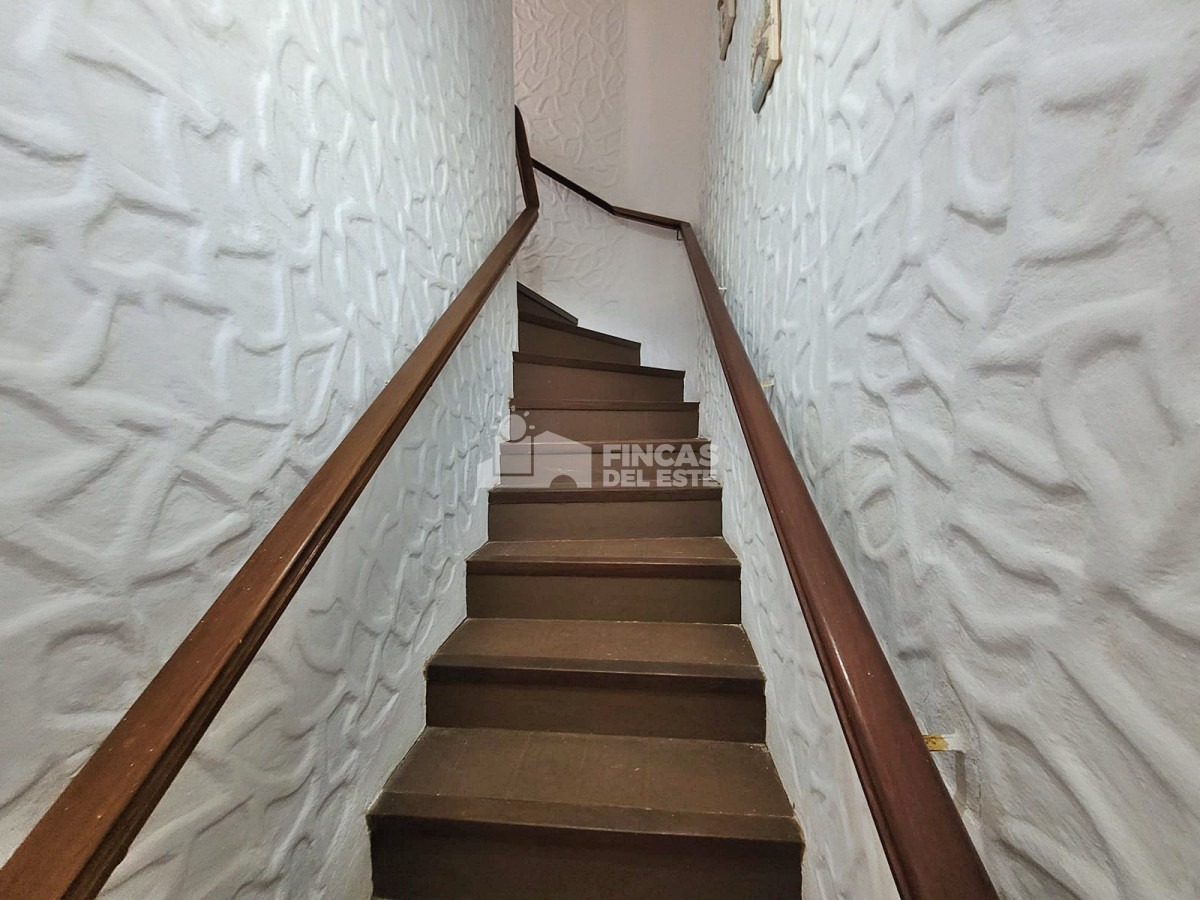 Casa ID.2339/Hermosa-casa-muy-bien-ubicada-en-venta-5-dormitorios-en-Punta-del-Este - Hermosa casa muy bien ubicada en venta 5 dormitorios en Punta del Este