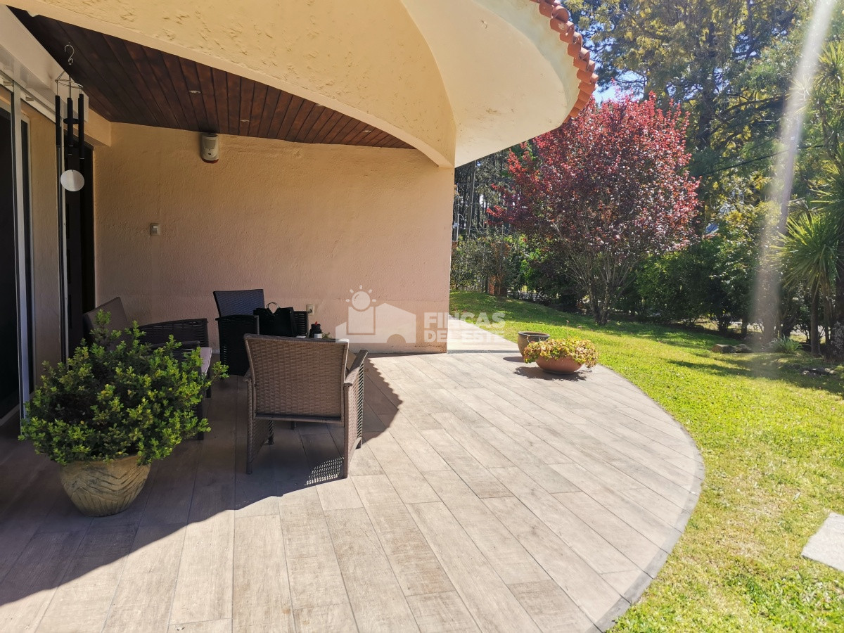 Casa ID.2362/Excelente-casa-en-alquiler-de-temporada-de-3-dormitorios-mas-dependencia-Piscina-y-barbacoa-Punta-del-Este - Excelente casa en alquiler de temporada de 3 dormitorios mas dependencia- Piscina y barbacoa- Punta del Este