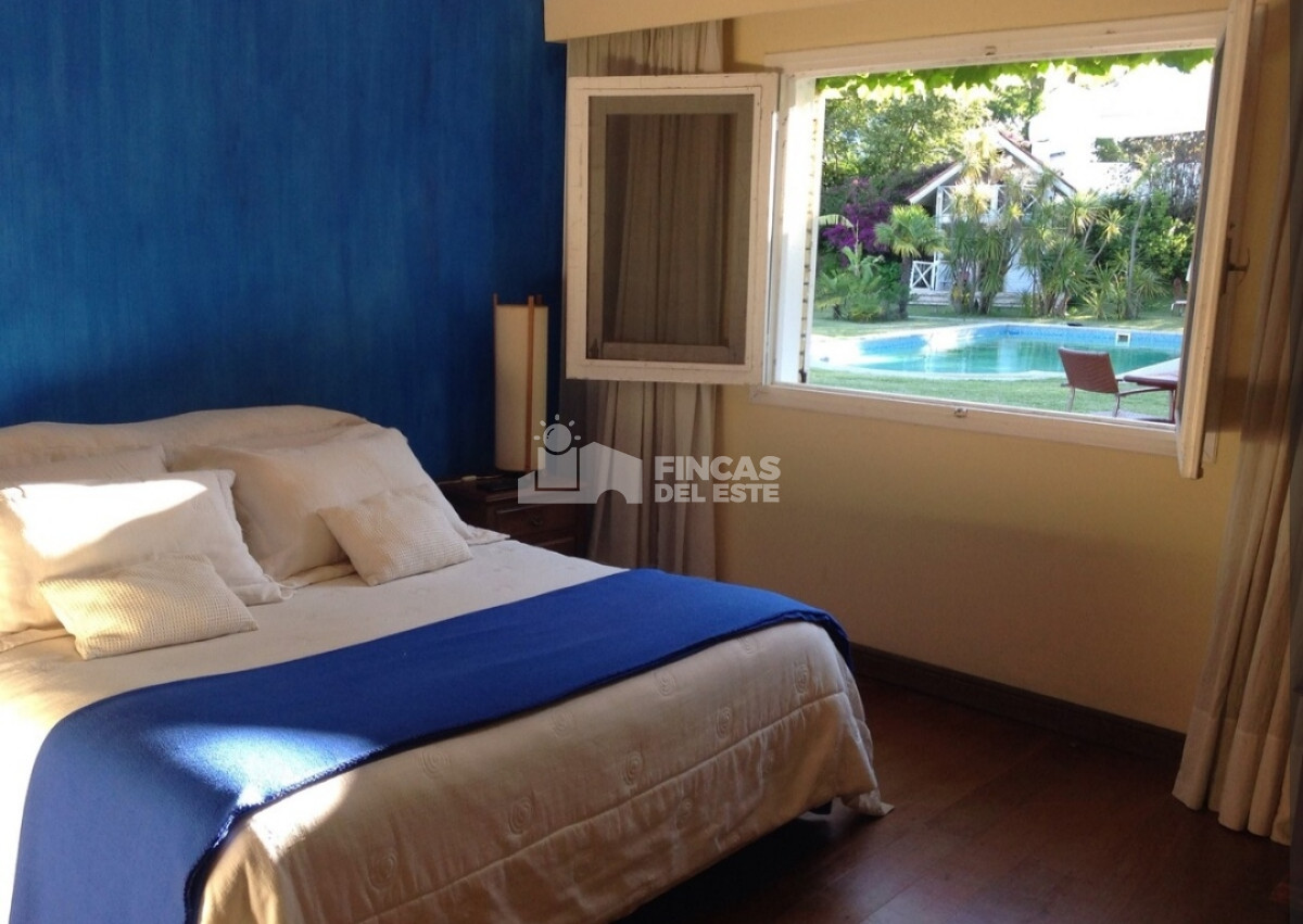 Casa ID.2355/Casa-en-alquiler-de-enero-4-dormitorios-en-Cantegril-Punta-del-este- - Casa en alquiler de enero 4 dormitorios en Cantegril  Punta del este 