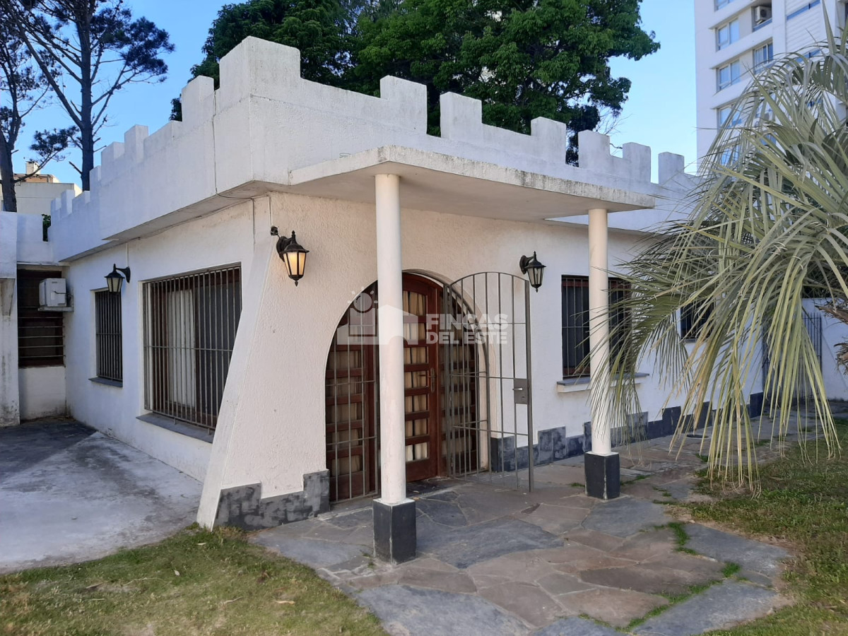 Casa ID.2361/Casa-en-alquiler-temporada-de-2-dormitorios,-en-Punta-del-Este-Mansa - Casa en alquiler temporada de 2 dormitorios, en Punta del Este- Mansa