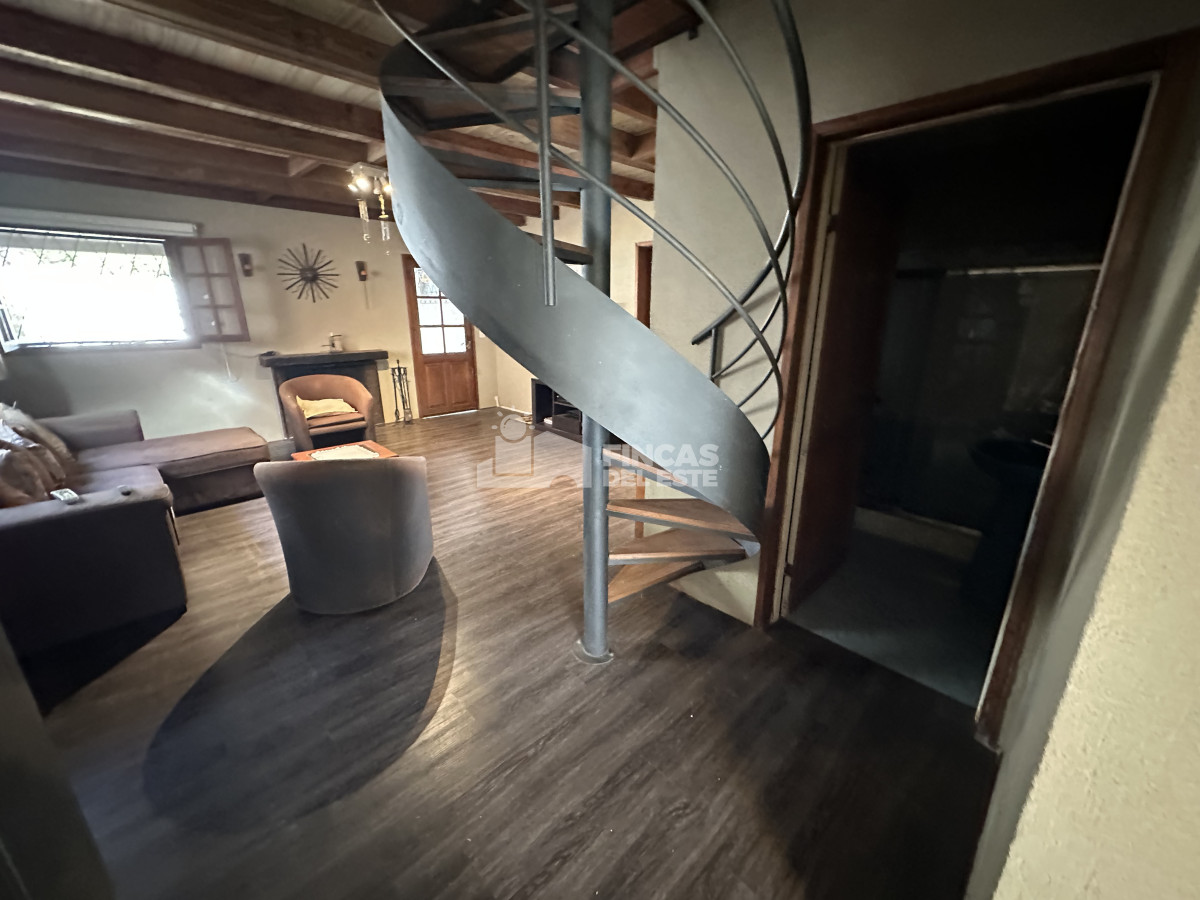 Casa ID.2637/Casa-en-alquiler-enero-de-4-dormitorios-en-brava-Punta-del-Este- - Casa en alquiler enero de 4 dormitorios en brava Punta del Este 