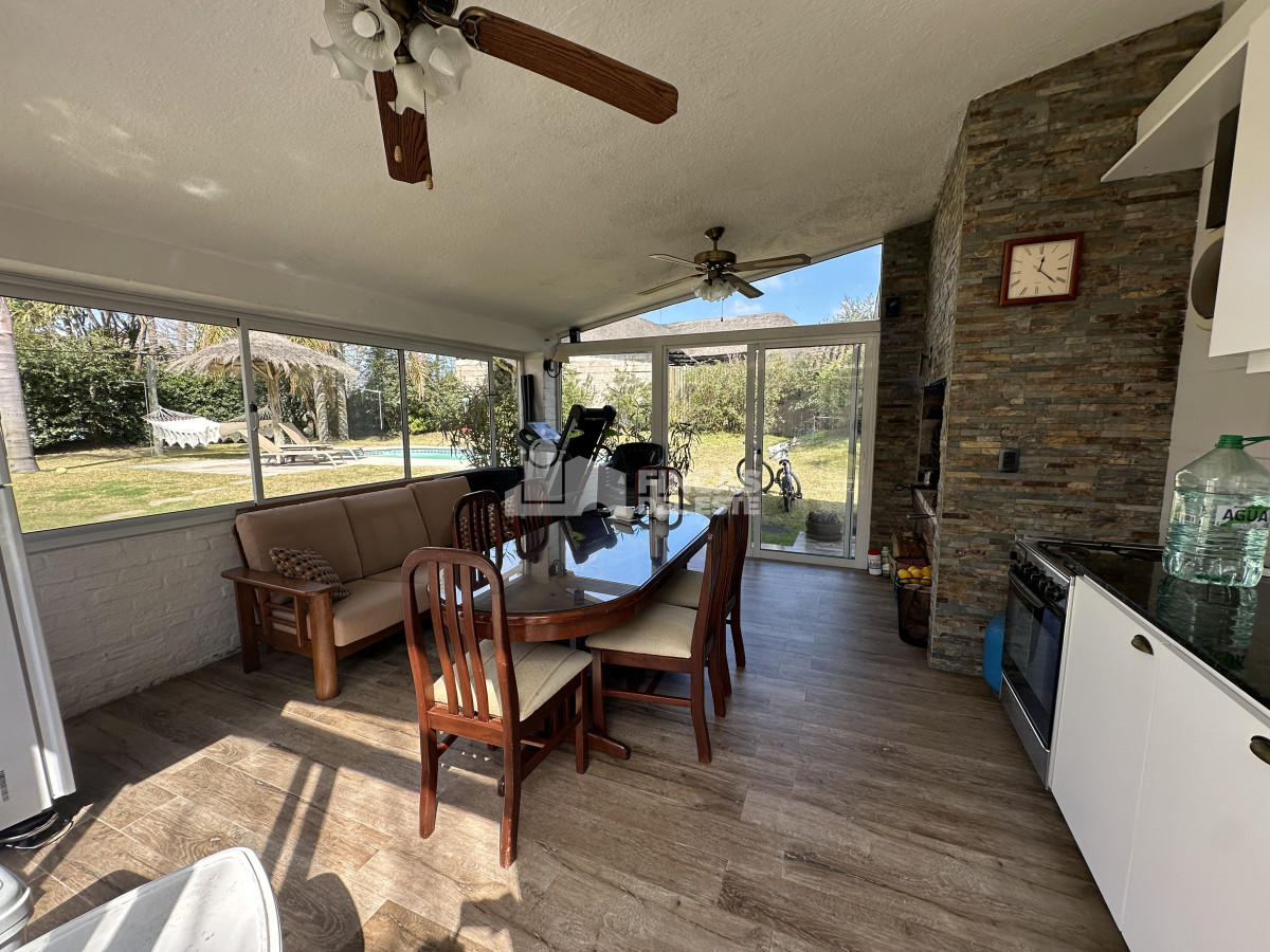 Casa ID.2362/Excelente-casa-en-alquiler-de-temporada-de-3-dormitorios-mas-dependencia-Piscina-y-barbacoa-Punta-del-Este - Excelente casa en alquiler de temporada de 3 dormitorios mas dependencia- Piscina y barbacoa- Punta del Este