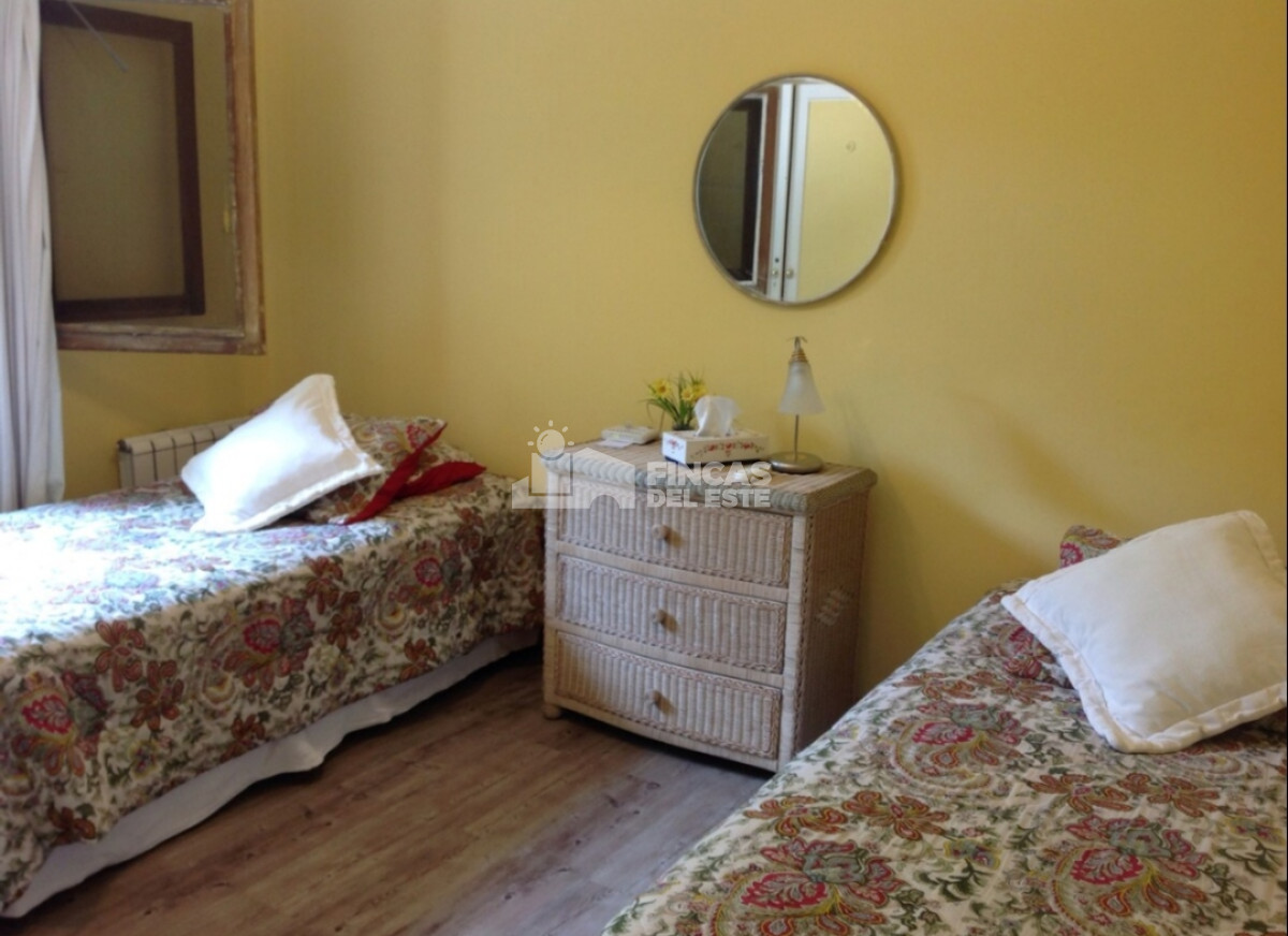 Casa ID.2355/Casa-en-alquiler-de-enero-4-dormitorios-en-Cantegril-Punta-del-este- - Casa en alquiler de enero 4 dormitorios en Cantegril  Punta del este 