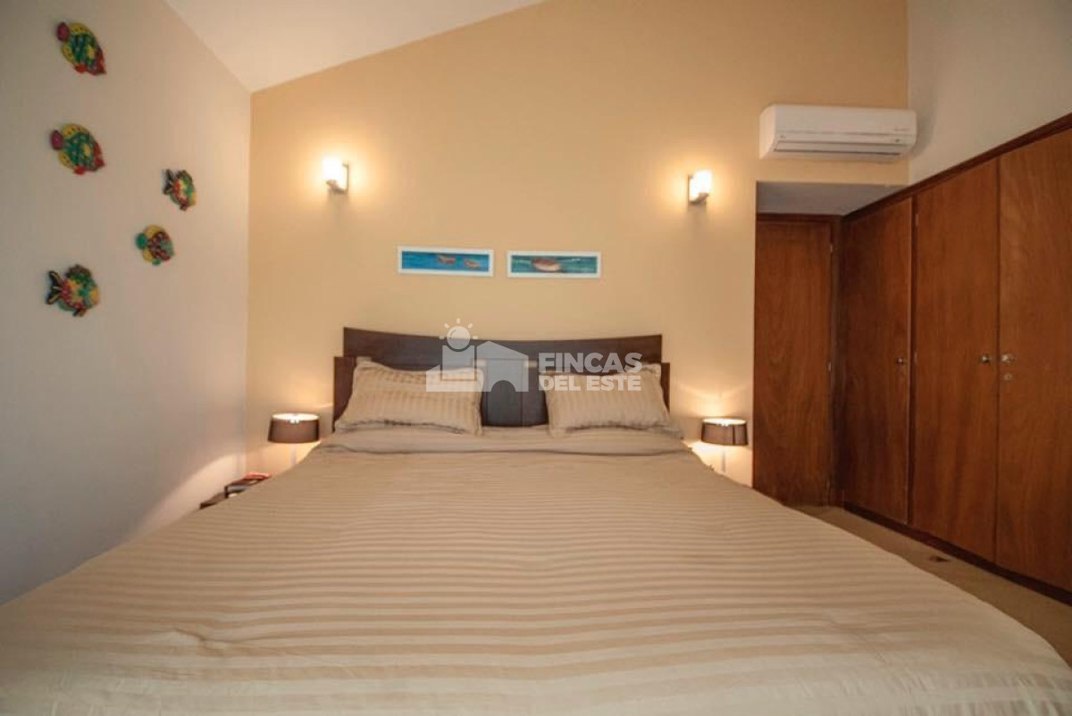 Casa ID.86/Expectacular-casa-a-metros-del-mar.-Playa-Mansa.-5-dormitorios.-5-baños. - Expectacular casa a metros del mar. Playa Mansa. 5 dormitorios. 5 baños.