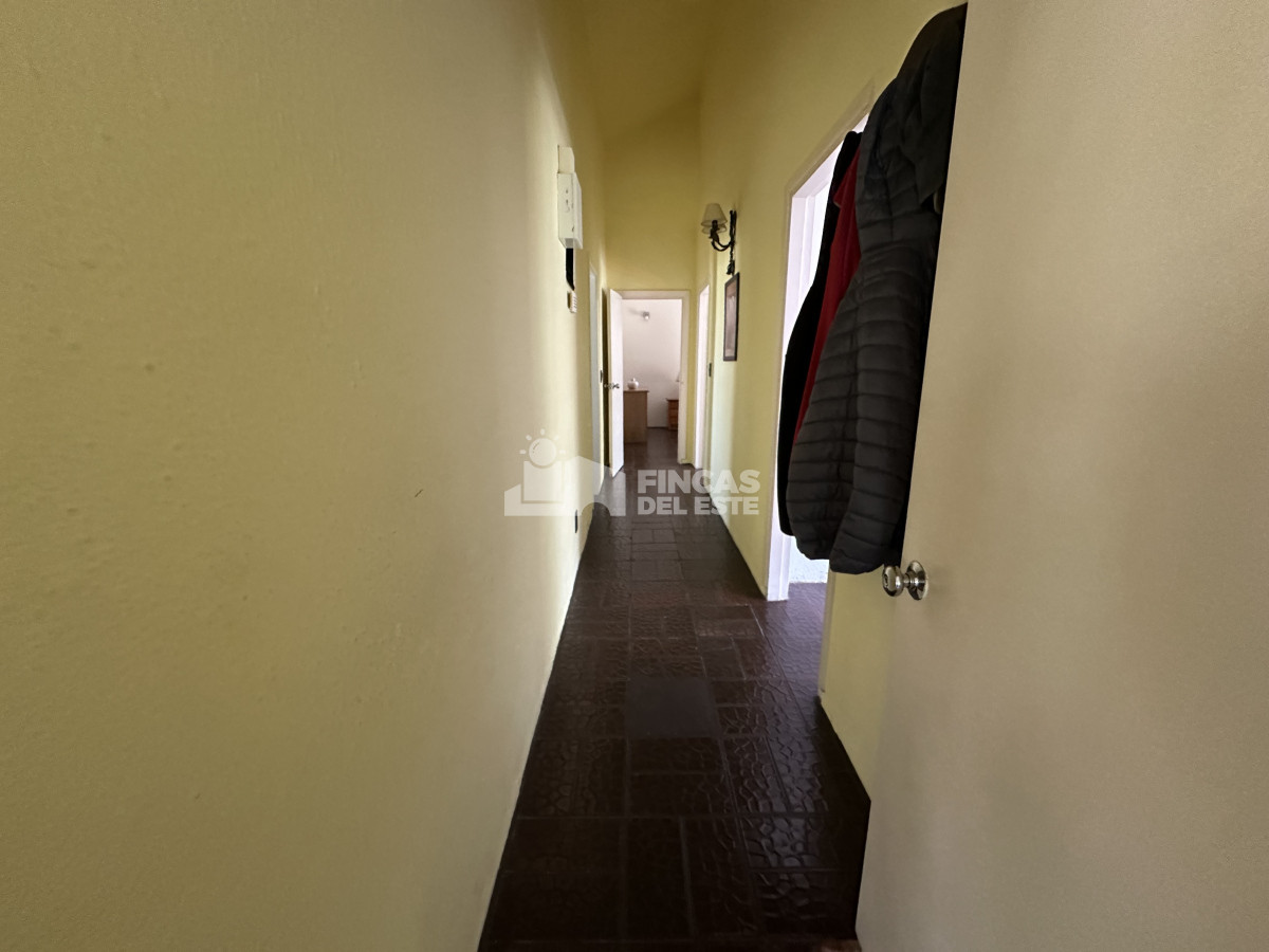 Casa ID.2362/Excelente-casa-en-alquiler-de-temporada-de-3-dormitorios-mas-dependencia-Piscina-y-barbacoa-Punta-del-Este - Excelente casa en alquiler de temporada de 3 dormitorios mas dependencia- Piscina y barbacoa- Punta del Este