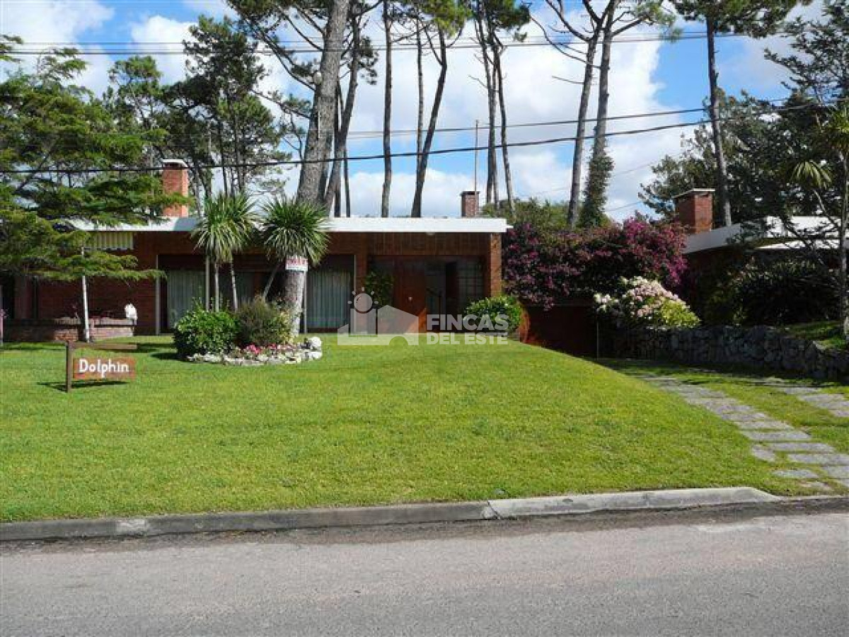 Casa ID.64/Hermosa-casa-de-4-dormitorios-y-5-baños-a-200-metros-del-mar. - Hermosa casa de 4 dormitorios y 5 baños a 200 metros del mar.