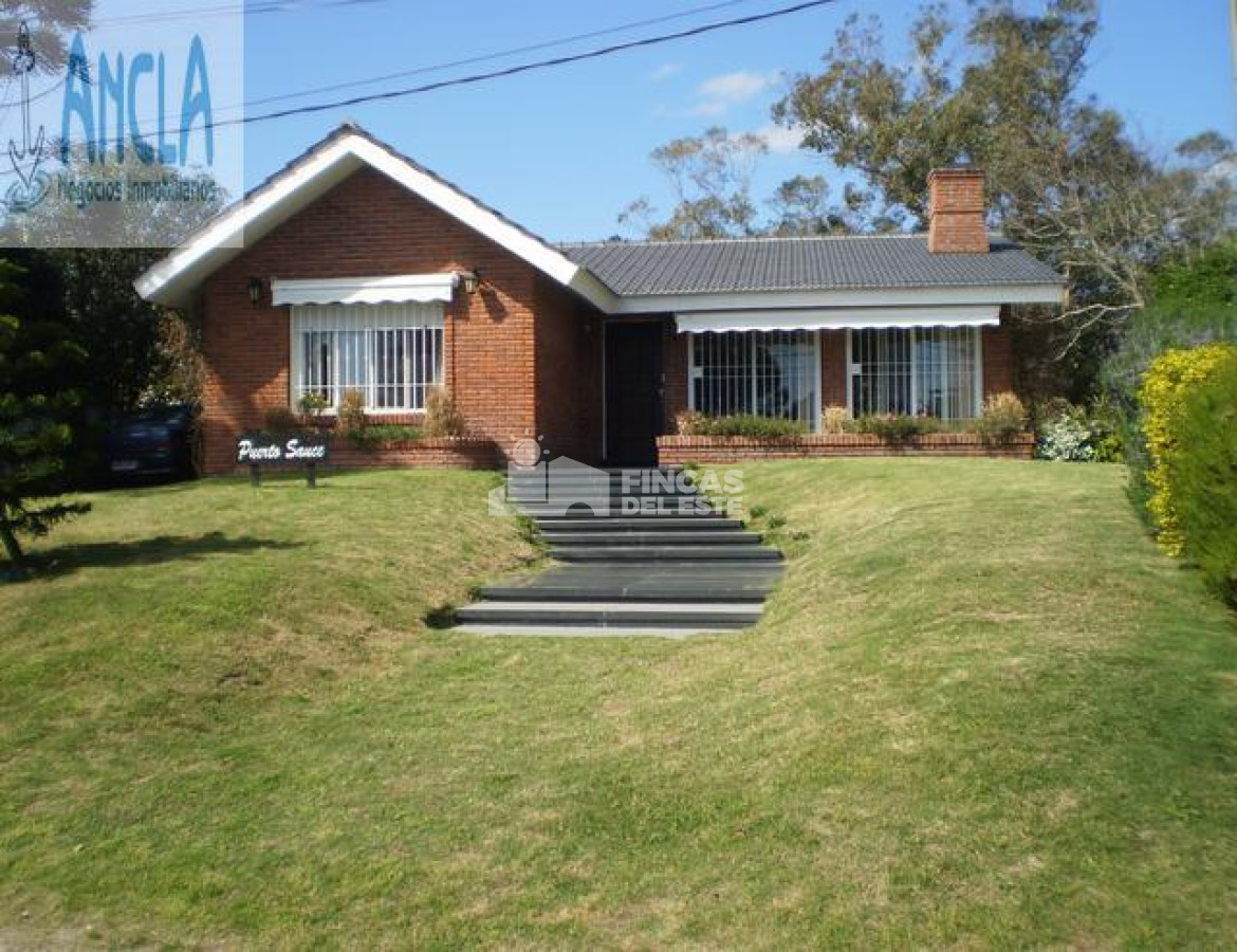 Casa ID.2412/Casa-en-Mansa-de-4-dormitorios-en-alquiler-y-venta-Punta-del-Este - Casa en Mansa de 4 dormitorios en alquiler  y venta- Punta del Este