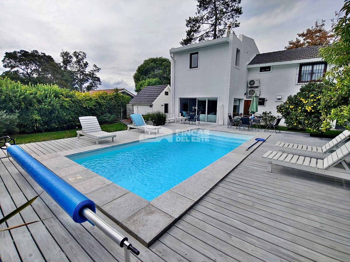 Casa ID.1346/Hermosa-casa-en-Pinares-en-alquiler-de-3-dormitorios - Hermosa casa en Pinares en alquiler de 3 dormitorios