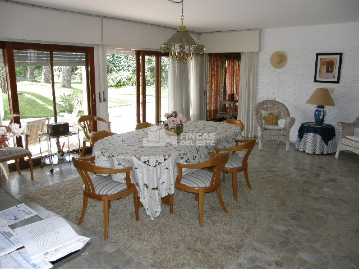 Casa ID.64/Hermosa-casa-de-4-dormitorios-y-5-baños-a-200-metros-del-mar. - Hermosa casa de 4 dormitorios y 5 baños a 200 metros del mar.