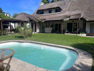 Alquiler Temporal Casa con Piscina Lugano Punta del Este