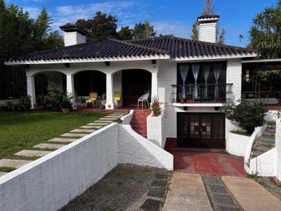 Casa de 4 dormitorios con piscina en Punta del Este 