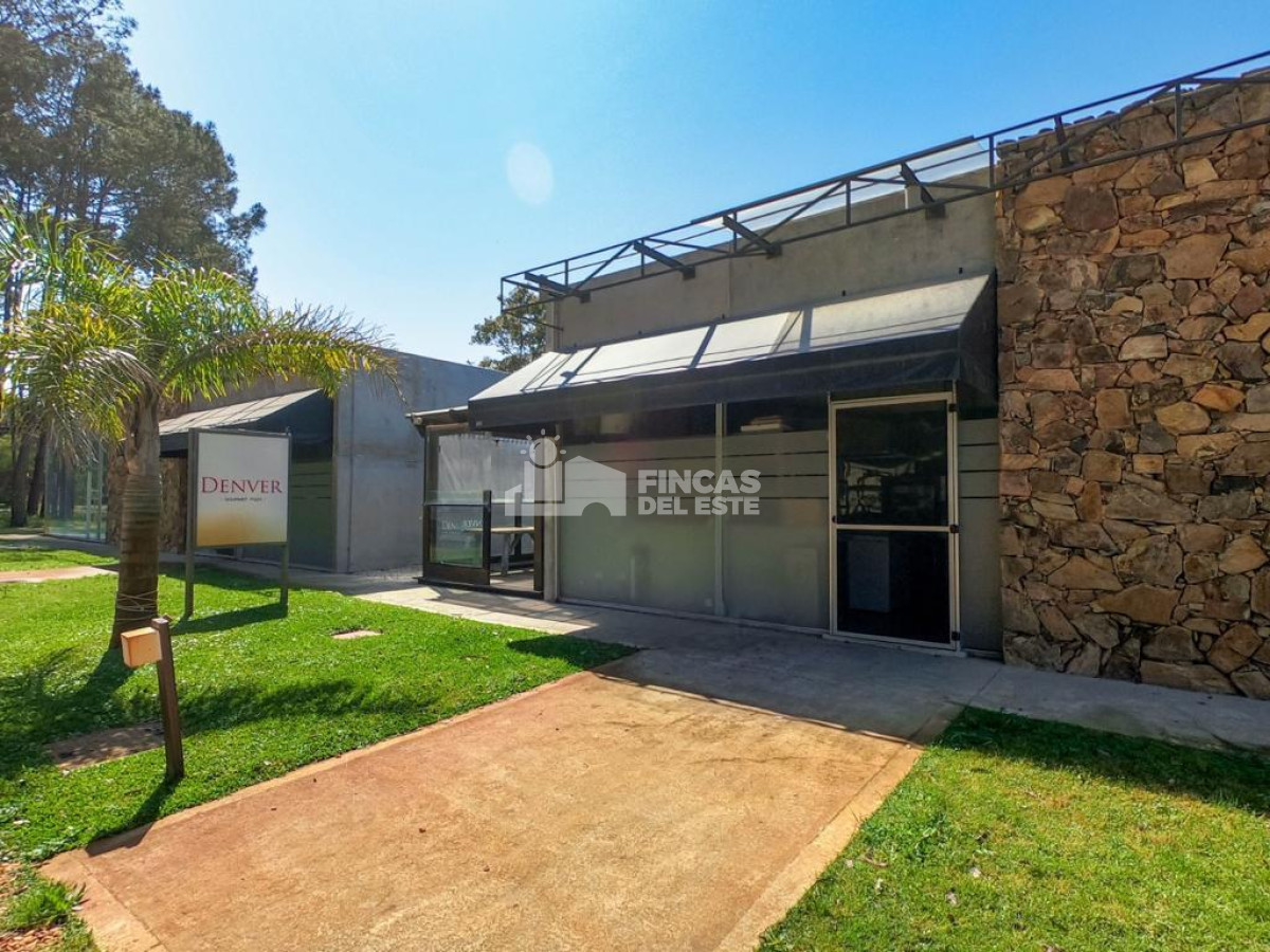 Local Comercial ID.938/LOCAL-COMERCIAL-Punta-Ballena--Solanas-Ruta-10-y-12- - LOCAL COMERCIAL Punta Ballena - Solanas Ruta 10 y 12 