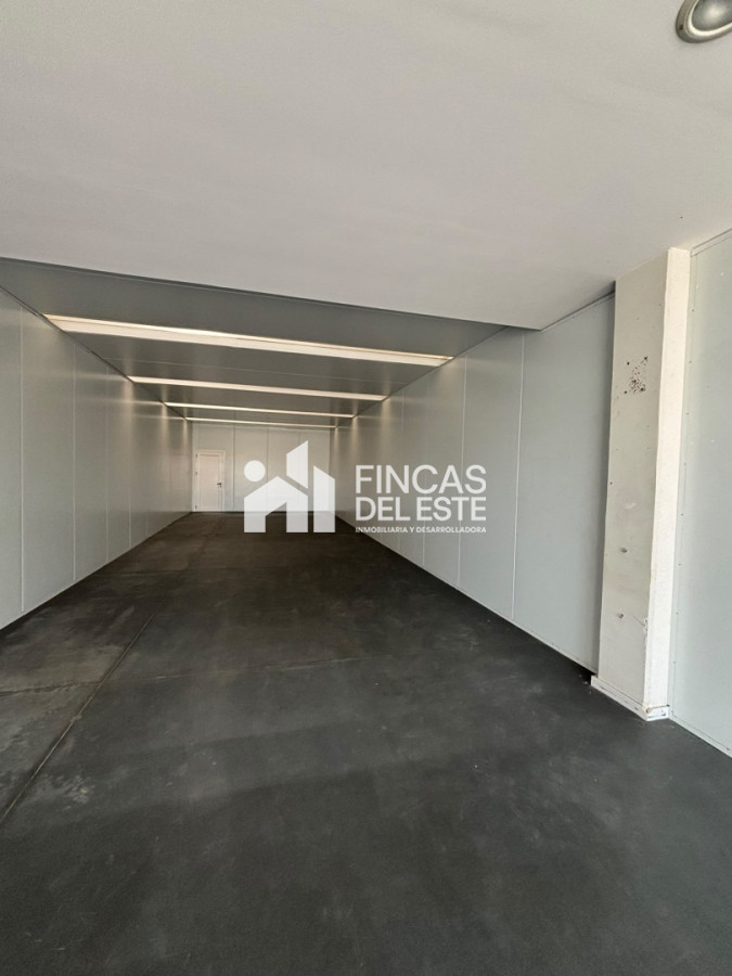 Local Comercial ID.2910/Local-comercial-de-100m2-en-alquiler-área-39 - Local comercial de 100m2 en alquiler área 39