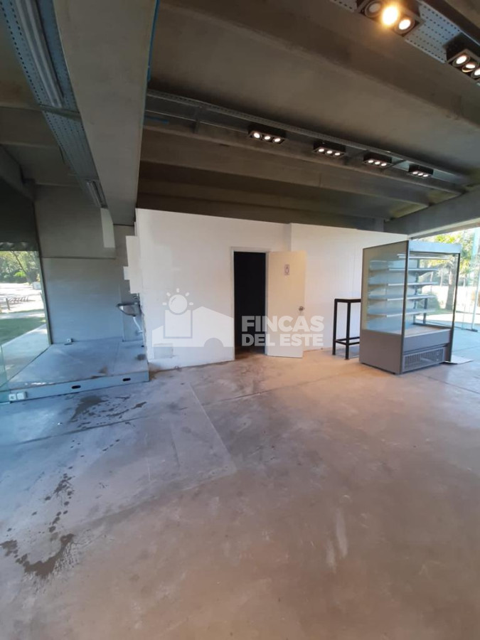 Local Comercial ID.938/LOCAL-COMERCIAL-Punta-Ballena--Solanas-Ruta-10-y-12- - LOCAL COMERCIAL Punta Ballena - Solanas Ruta 10 y 12 