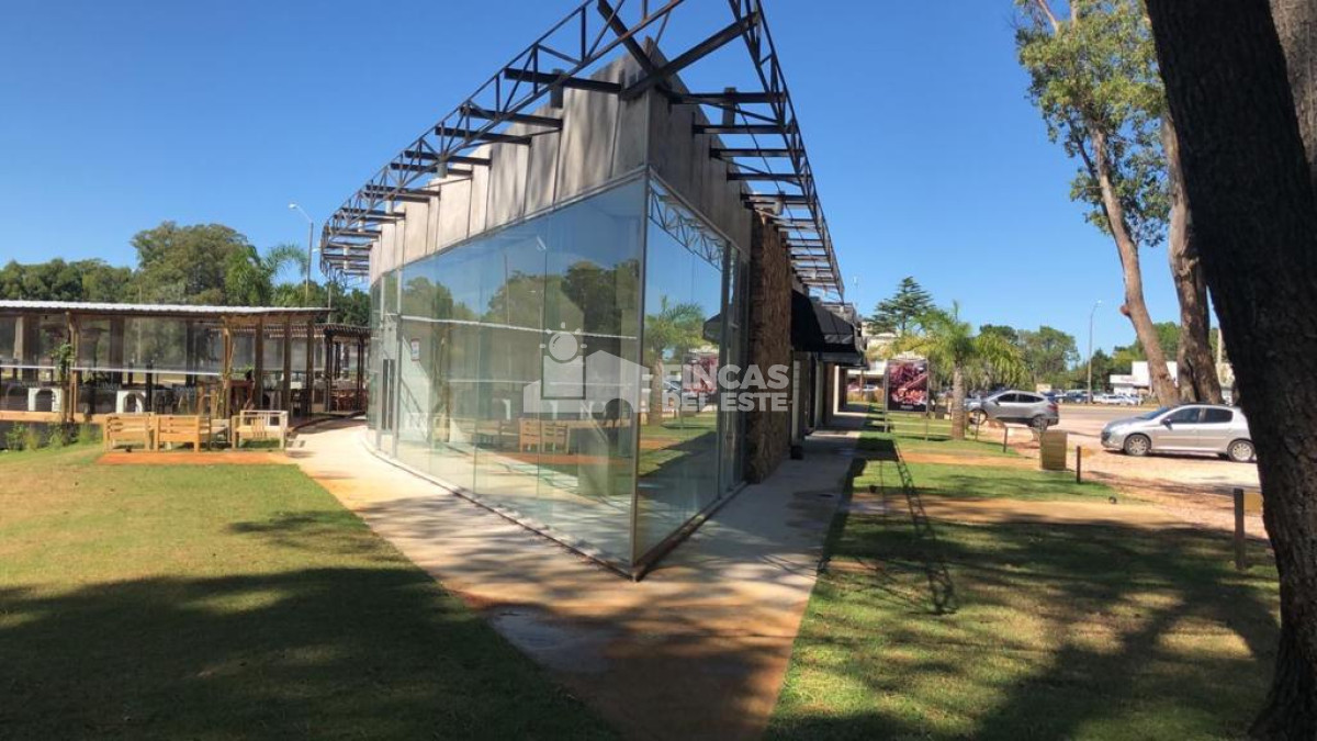 Local Comercial ID.938/LOCAL-COMERCIAL-Punta-Ballena--Solanas-Ruta-10-y-12- - LOCAL COMERCIAL Punta Ballena - Solanas Ruta 10 y 12 