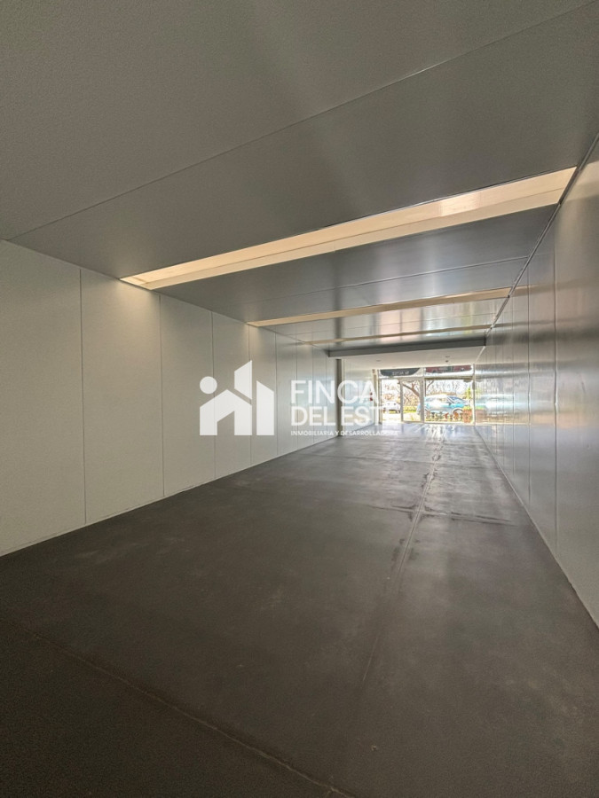 Local Comercial ID.2910/Local-comercial-de-100m2-en-alquiler-área-39 - Local comercial de 100m2 en alquiler área 39