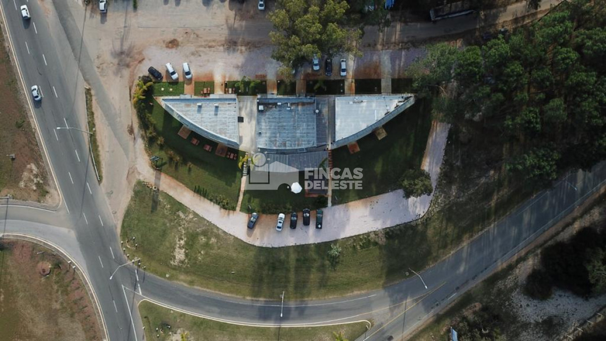 Local Comercial ID.938/LOCAL-COMERCIAL-Punta-Ballena--Solanas-Ruta-10-y-12- - LOCAL COMERCIAL Punta Ballena - Solanas Ruta 10 y 12 