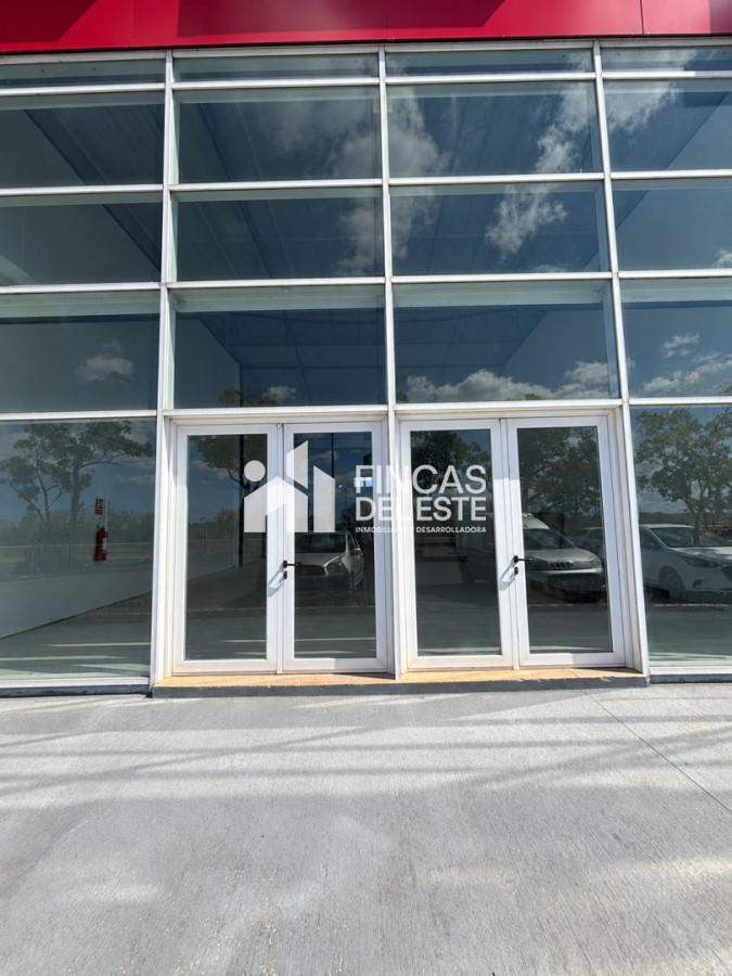 Local Comercial ID.2910/Local-comercial-de-100m2-en-alquiler-área-39 - Local comercial de 100m2 en alquiler área 39