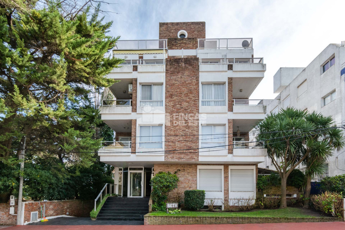 Apartamento ID.215 - Dos dormitorios dos baños ideal para disfrutar todo el año...