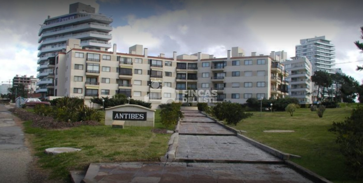 Apartamento ID.30 - Apto. de 3 dormitorios en piso alto con excelentes vistas al mar 