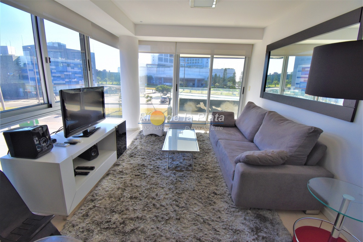Departamento a pasos de Playa Brava y Playa Mansa.  - RPL9710A