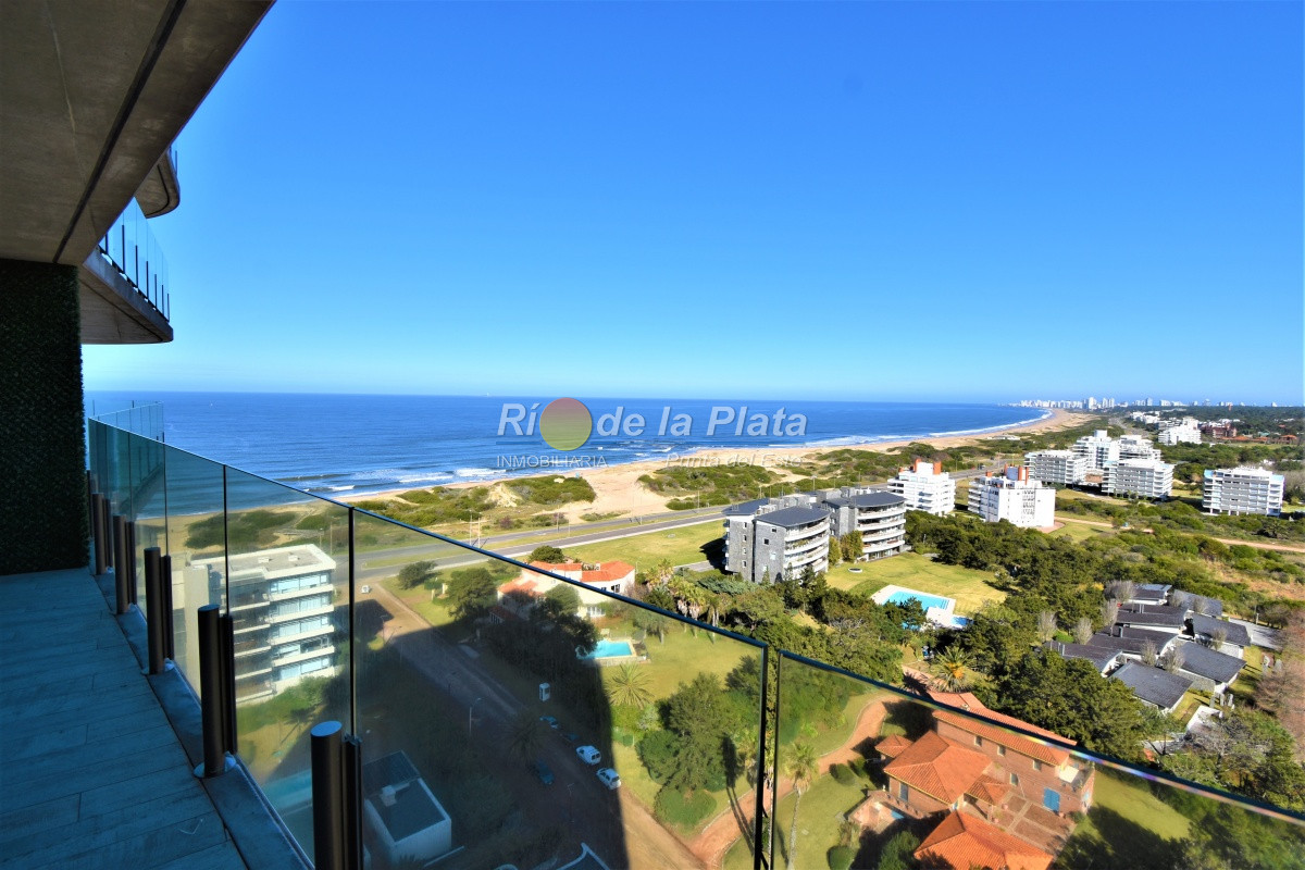 Amplio monoambiente de 85 m2, con garage - RPL14096A