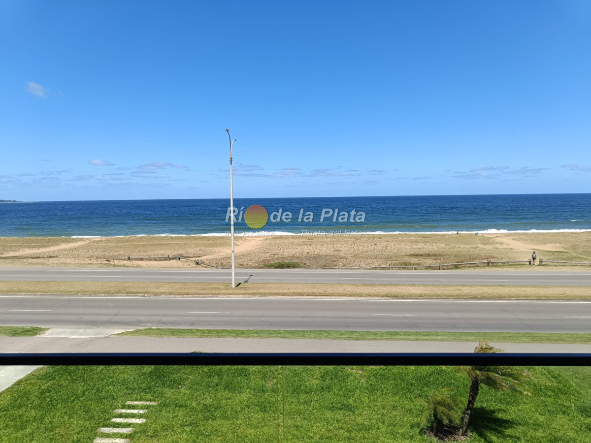 Aurora en  primera linea de Playa Mansa - RPL14900A