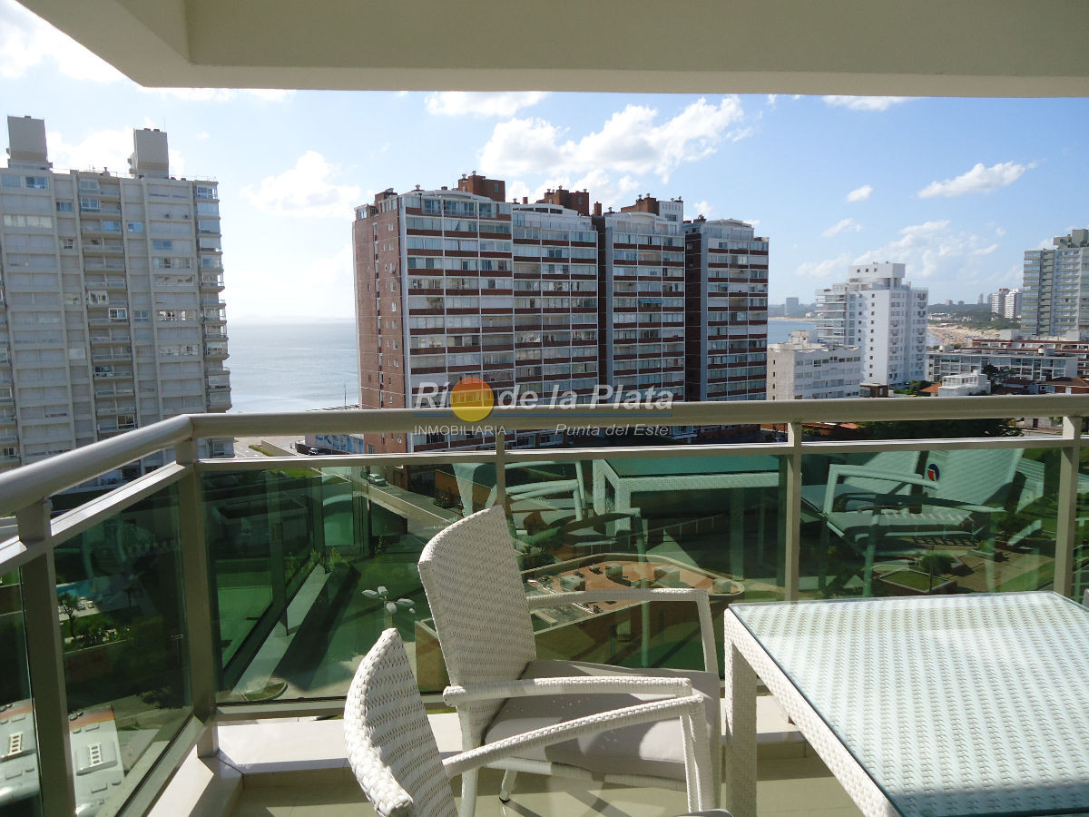 Imperiale frente a Playa Brava - RPL8477A