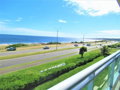 Primera linea en Playa Mansa.