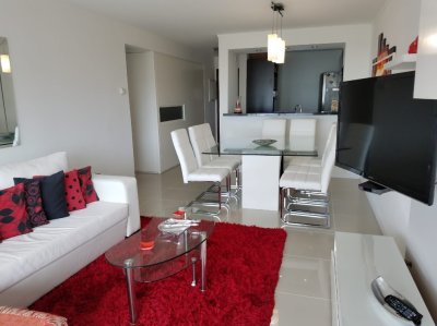 2 y medio dormitorio. Espectacular edificio, con todos los servicios!