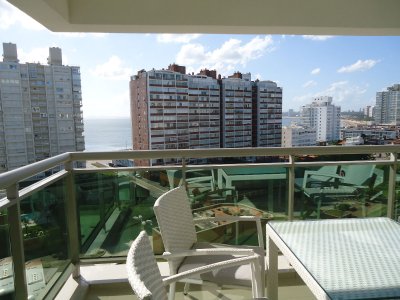 Imperiale frente a Playa Brava