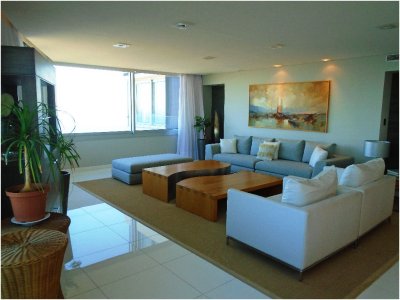 Apartamento en Brava, 3 dormitorios *