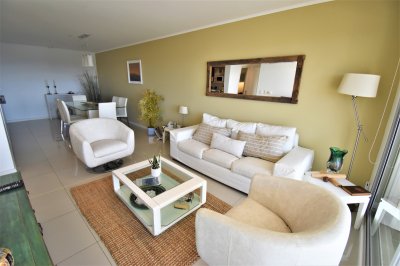 Wind Tower a 80 metros de Playa Brava