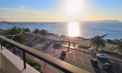Frente al Puerto de Punta del Este Penthouse, duplex con parrillero