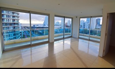 Depto en piso alto con buena vista al mar. 3 dorm