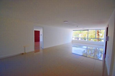 Edificio Corporativo en Avda Italia-oficina en alquiler anual